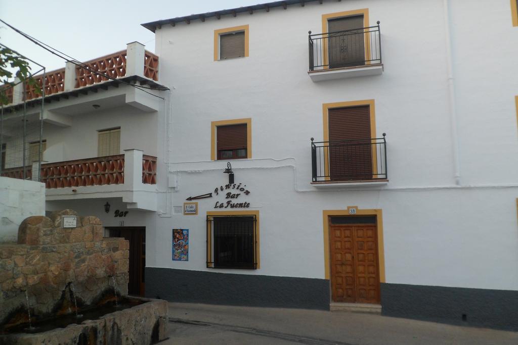Pension La Fuente Yegen Exterior foto